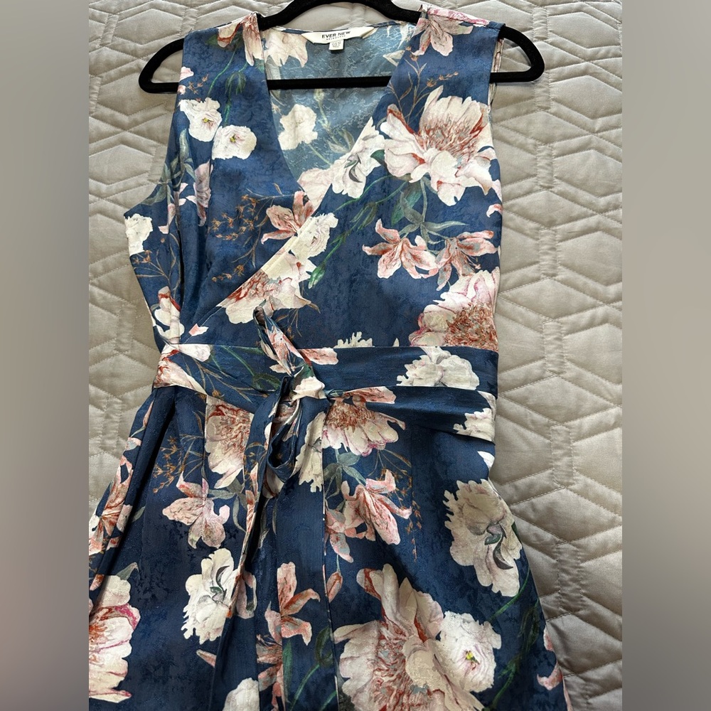 Sz 10⭐️New Ever New Melbourne Navy Floral Jacquard Faux Wrap Dress. PTP 19”
